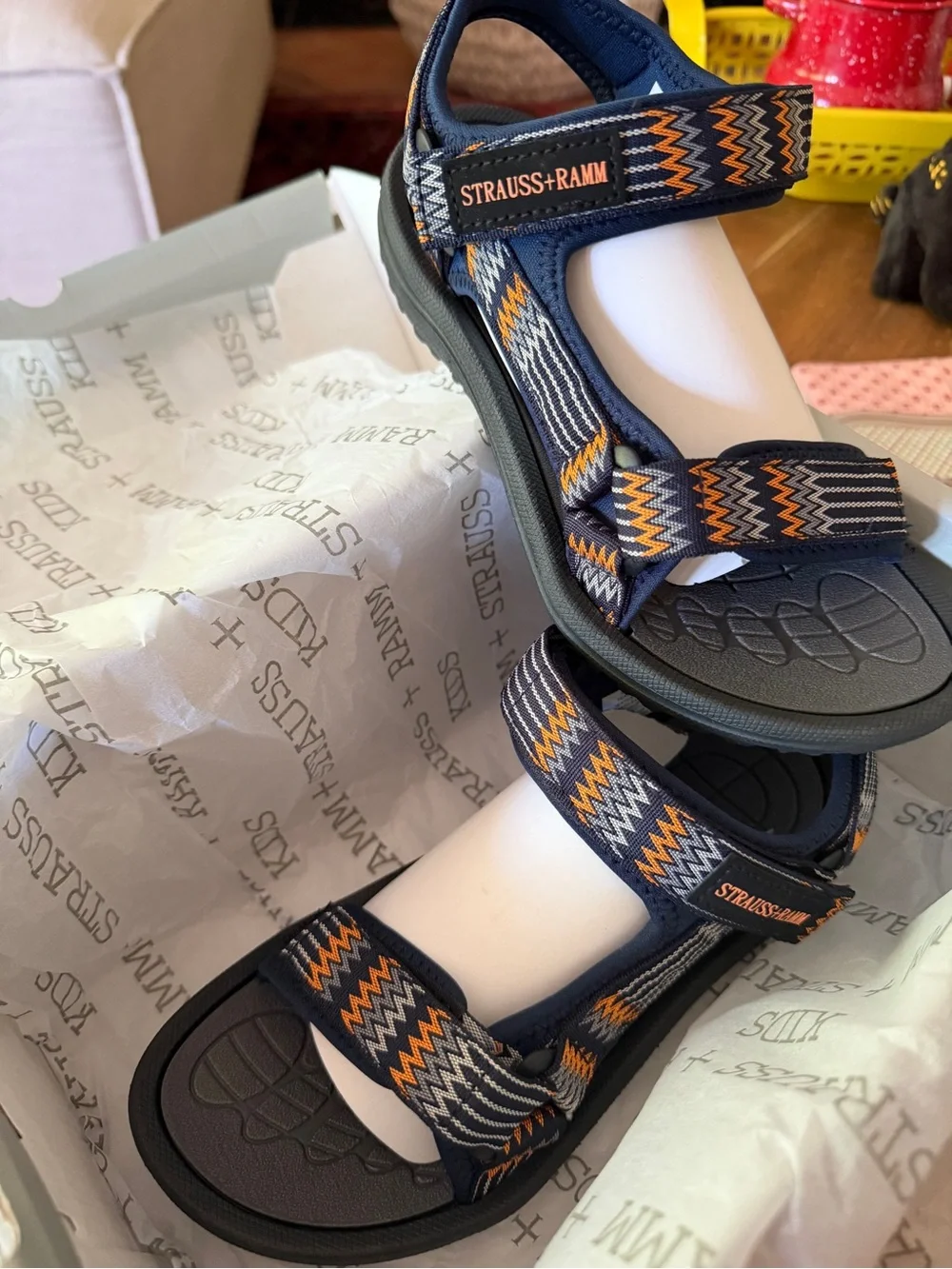 Brand new unisex sandals size 3 kids Strauss and ramm kids.